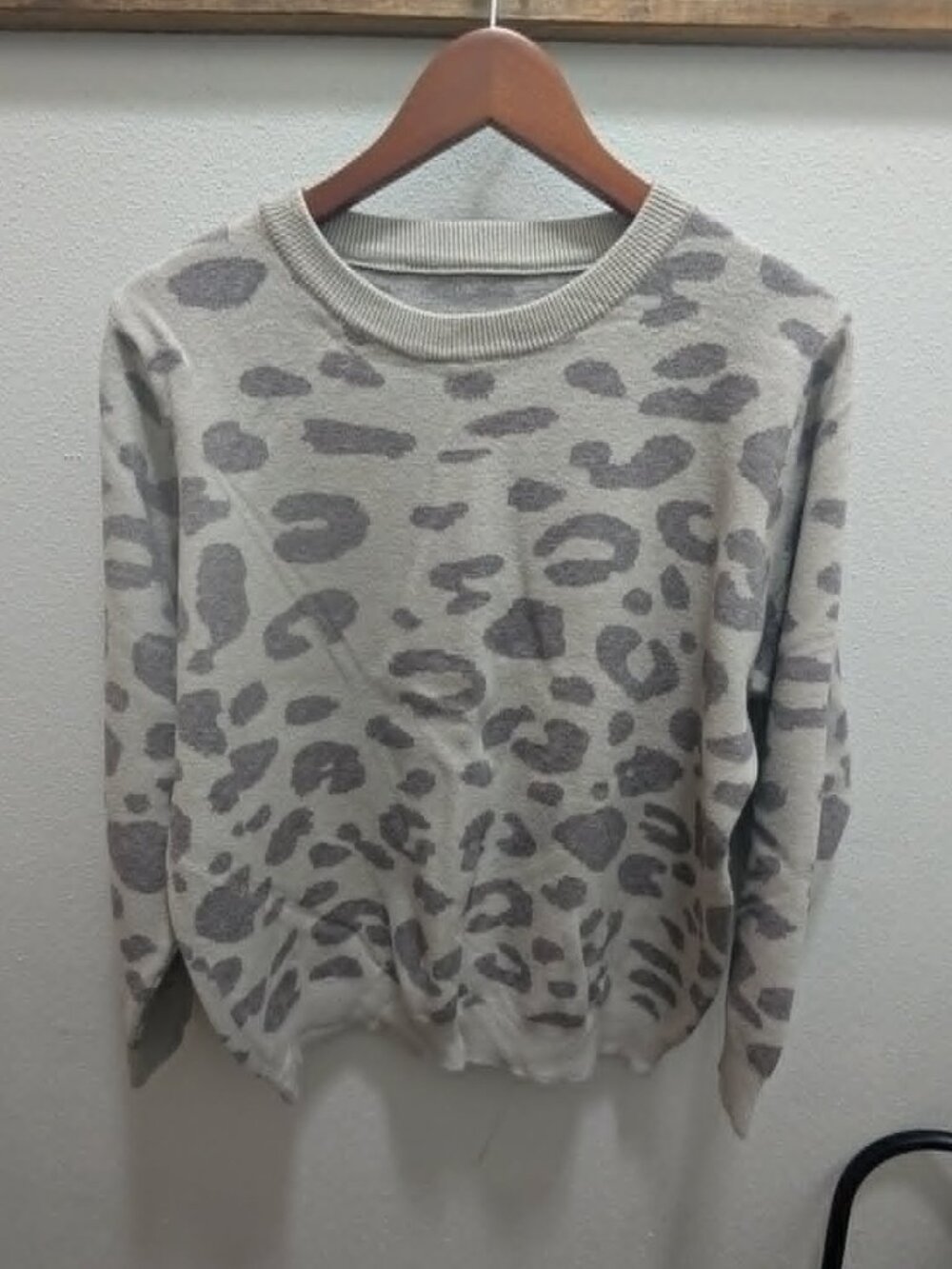 *3/$25* Women's Gray Animal Print Sweater - XL